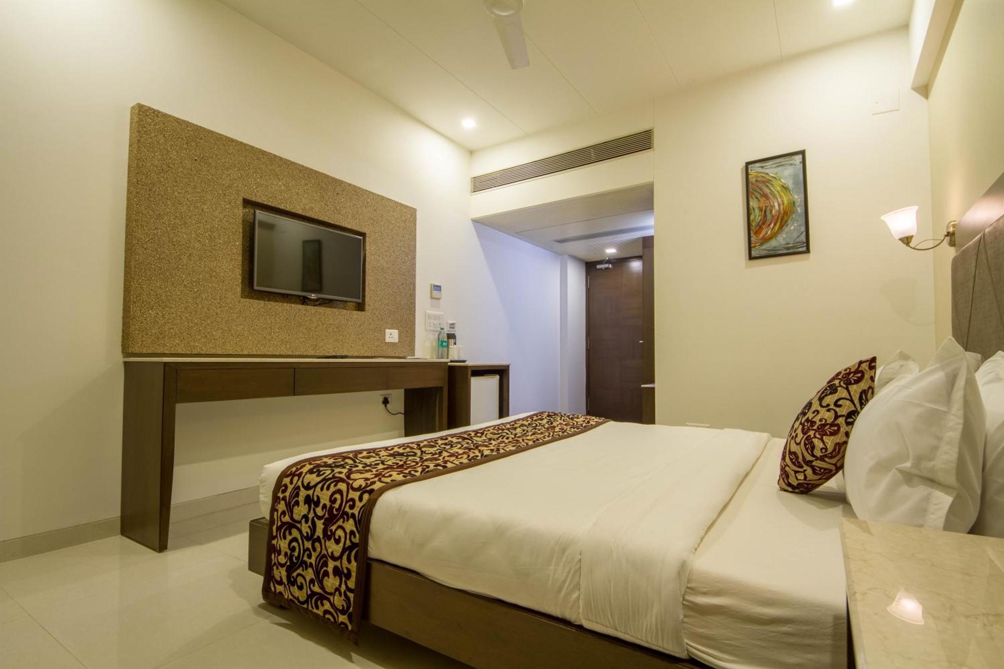 Tgv Hotel Ahmedabad Exterior photo